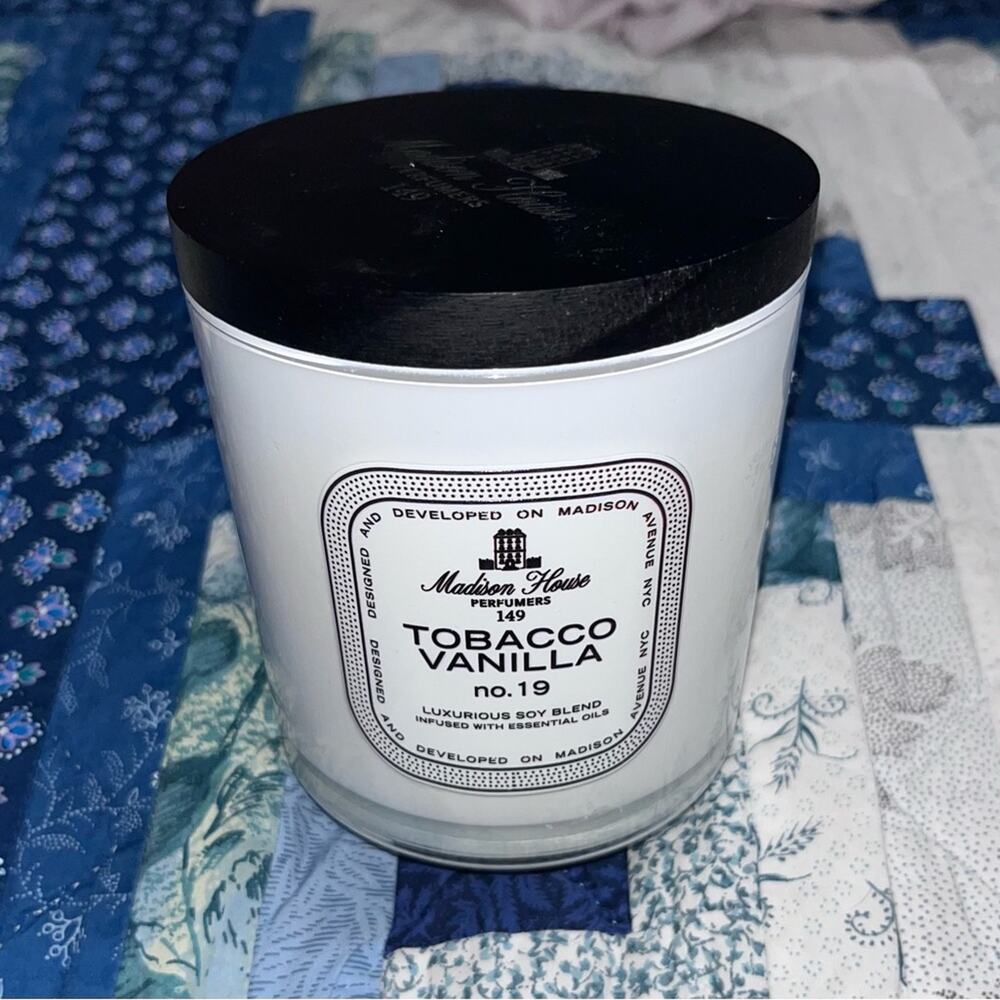 NEW! Maison des Bougies Madison House Perfumers Tobacco Vanilla Candle 13.5 oz - Picture 2 of 5